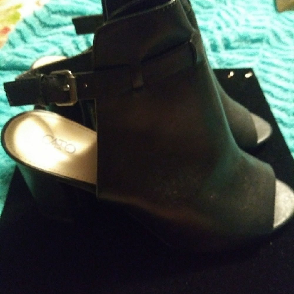 Black heeled sandals